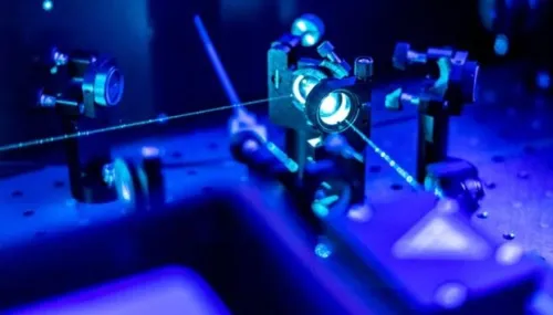 دفاع از توسعه کاربردهای لیزر و فوتونیک در صنایع پیشرفته و پزشکی